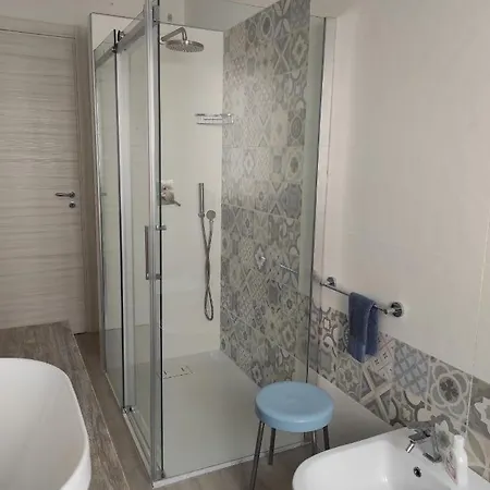 Le Rondinelle Vacanze - Stanza Privata Homestay *